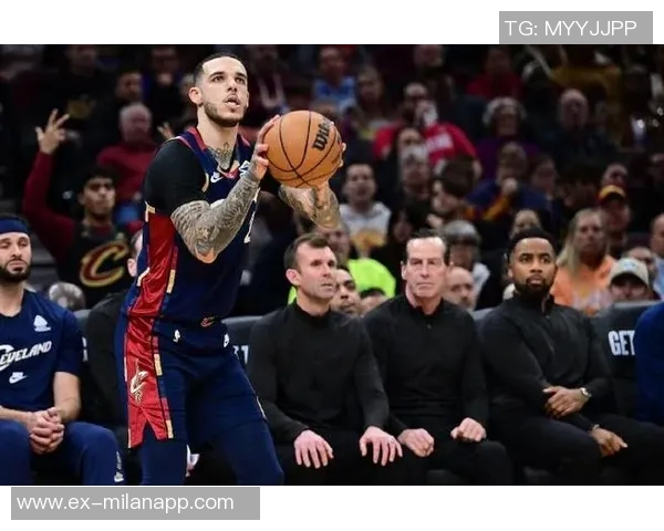 米切尔孤掌难鸣26投12中难救主空砍33分5篮板5助攻表现令人惋惜